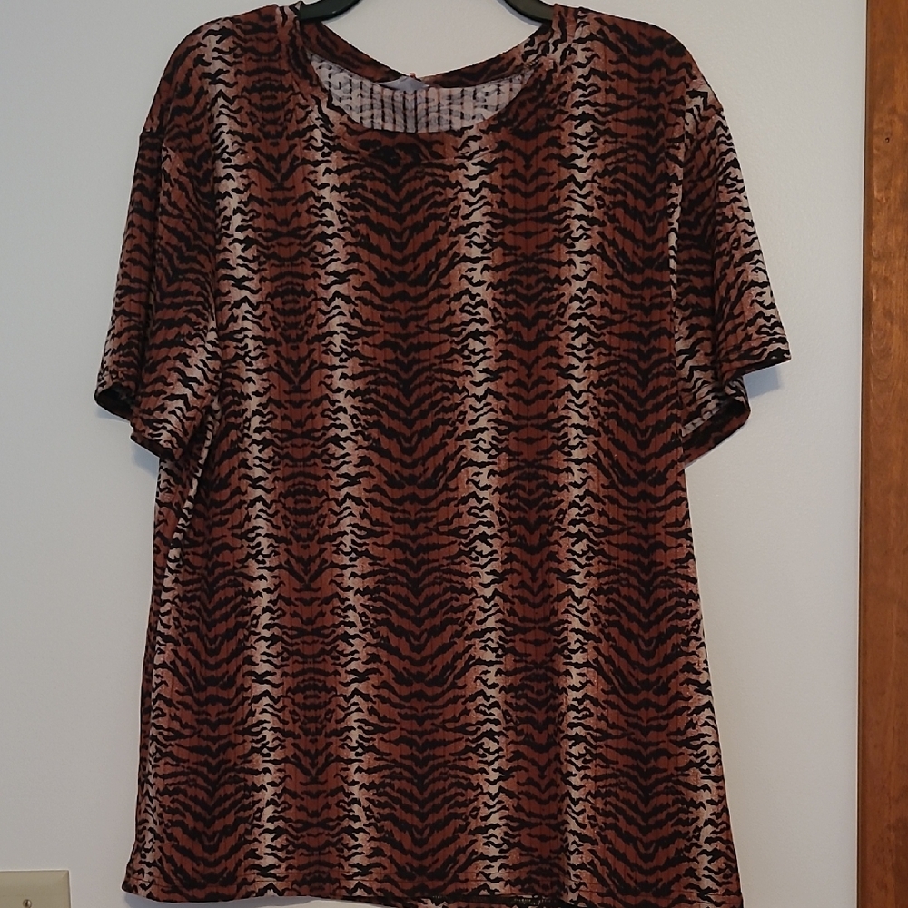 NWT Emily Stacy Leopard Print Tee Shirt SZ 3X